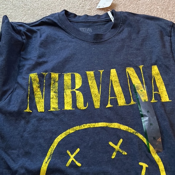 New T-Shirt - Picture 2 of 8